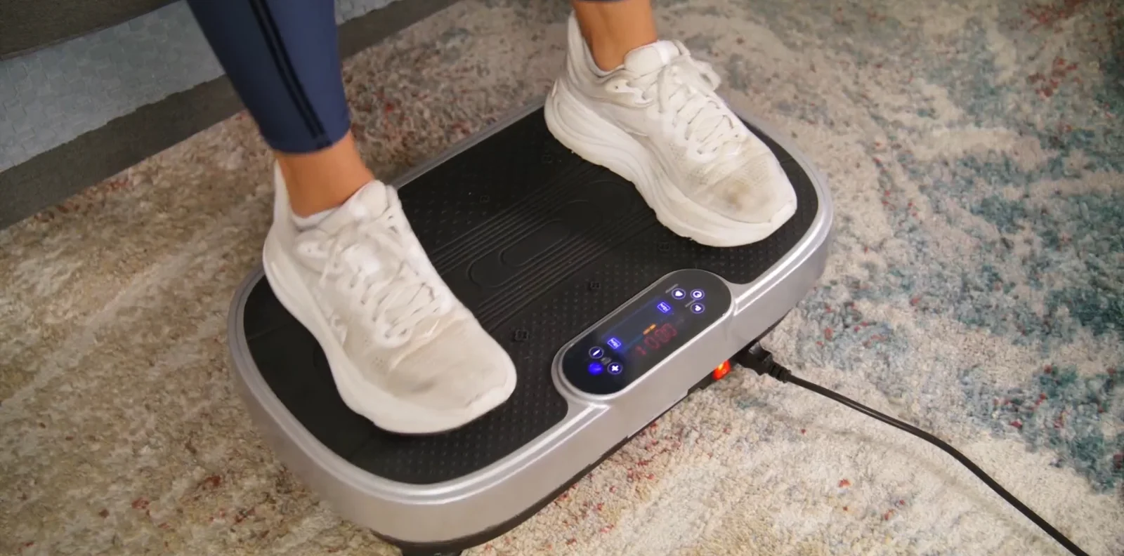 Feet on the Renoj Classic vibration plate on a hard floor
